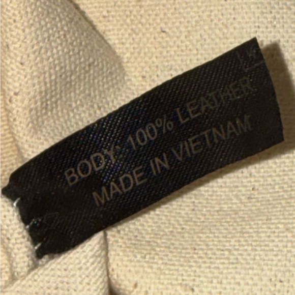 Margot Yellow Leather Shoulder Bag with Hobo Design - Picture 10 of 12